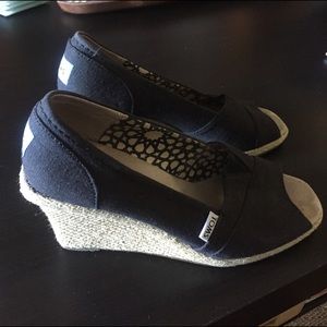 TOMS wedges